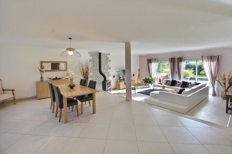 Maison - 231 m² - 7 pièces