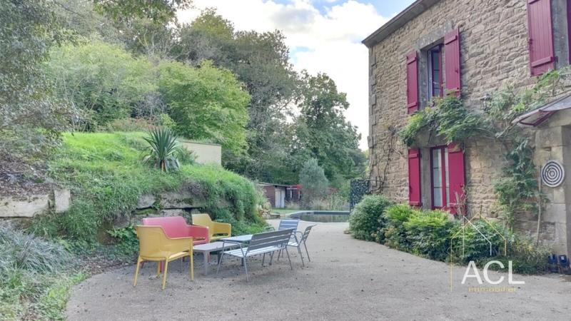 Maison - 317 m² - 12 pièces