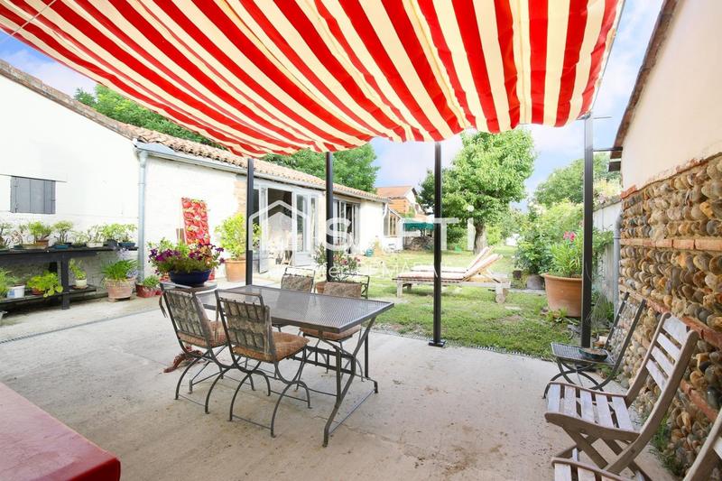 Maison - 276 m² - 10 pièces