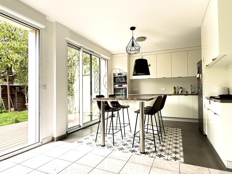 Maison - 140 m² - 6 pièces