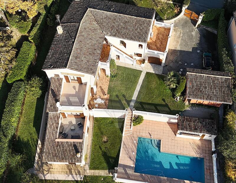 Propriété - 307 m² - 10 pièces