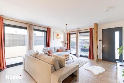 Maison - 93 m² - 4 pièces