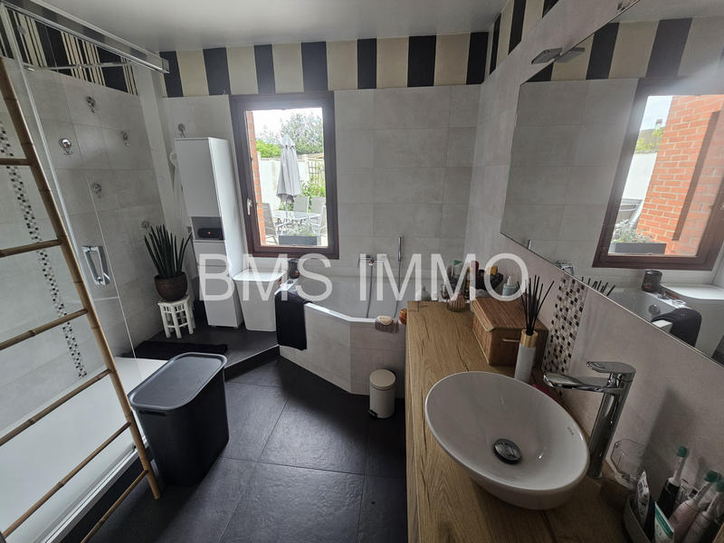 Maison - 96 m² - 5 pièces