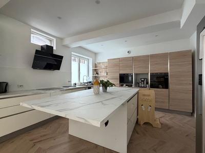 Maison - 211 m² - 6 pièces