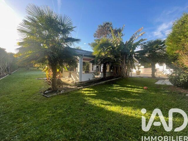 Maison - 230 m² - 8 pièces