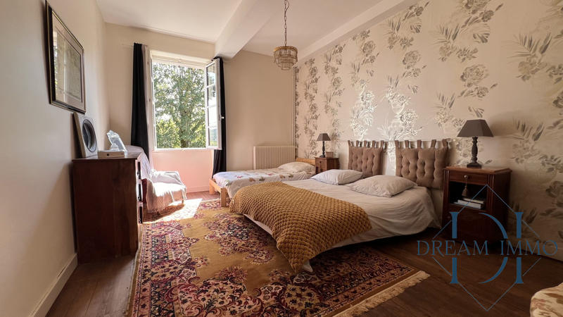 Villa - 374 m² - 8 pièces