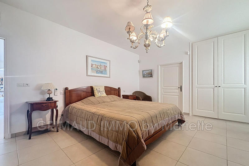 Maison - 221 m² - 6 pièces