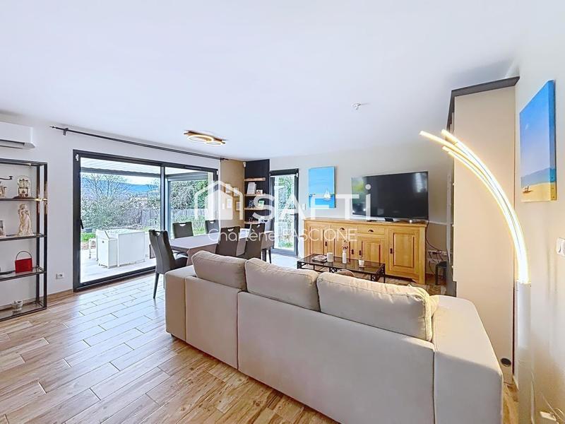 Maison - 94 m² - 4 pièces