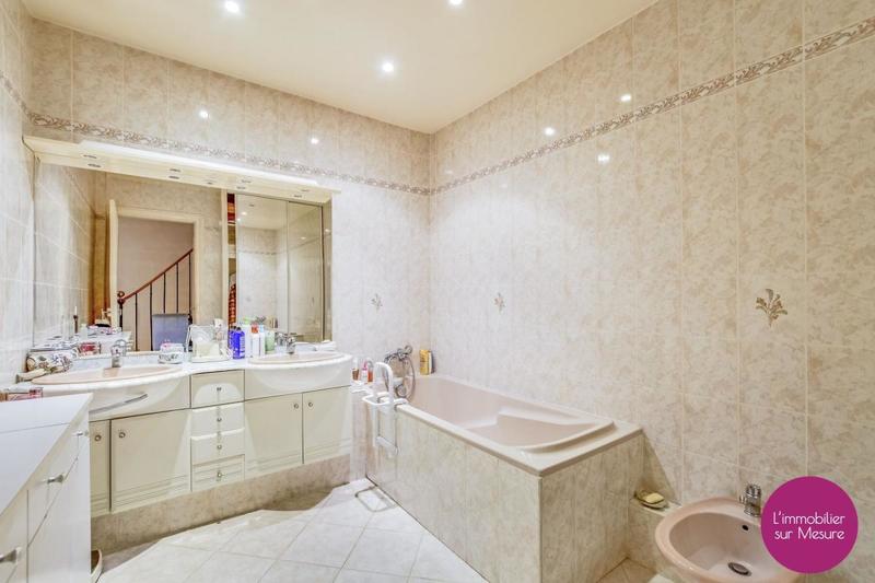 Villa - 260 m² - 9 pièces