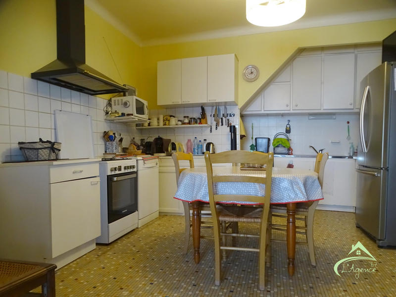 Maison traditionnelle - 302 m² - 8 pièces