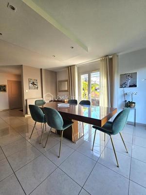 Maison - 230 m² - 7 pièces