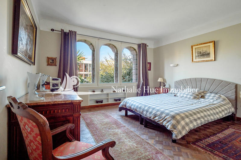 Demeure - 262 m² - 8 pièces