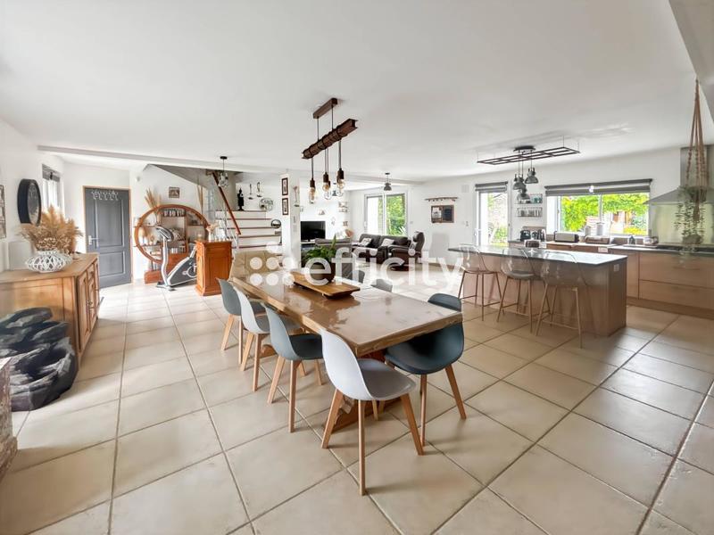 Maison - 192 m² - 6 pièces