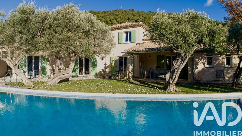 Maison - 204 m² - 7 pièces