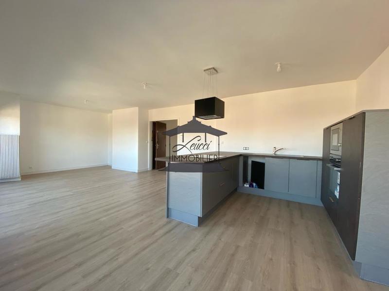 Appartement - 93 m² - 4 pièces