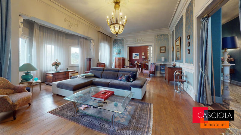 Maison - 259 m² - 9 pièces