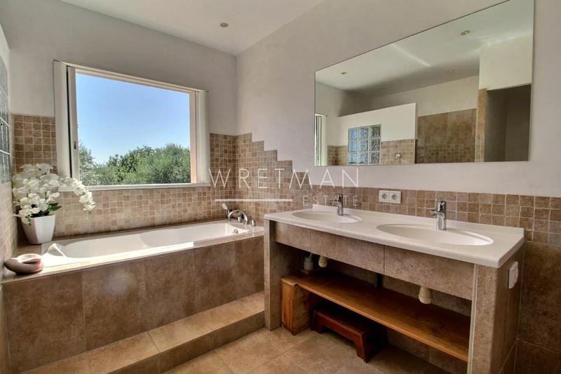 Villa - 225 m² - 6 pièces