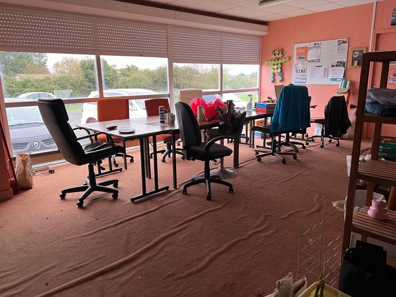 Local commercial - 1 300 m²