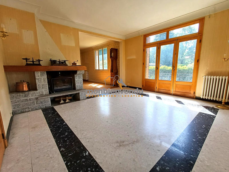 Maison traditionnelle - 188 m² - 5 pièces