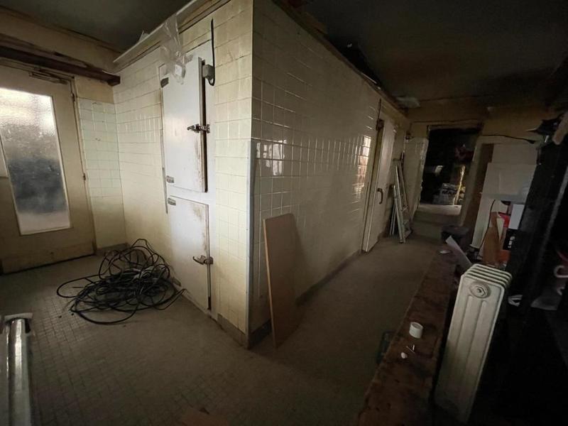 Local commercial - 200 m² - 5 pièces