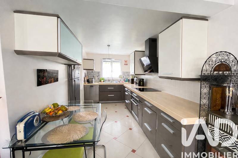 Maison - 93 m² - 5 pièces