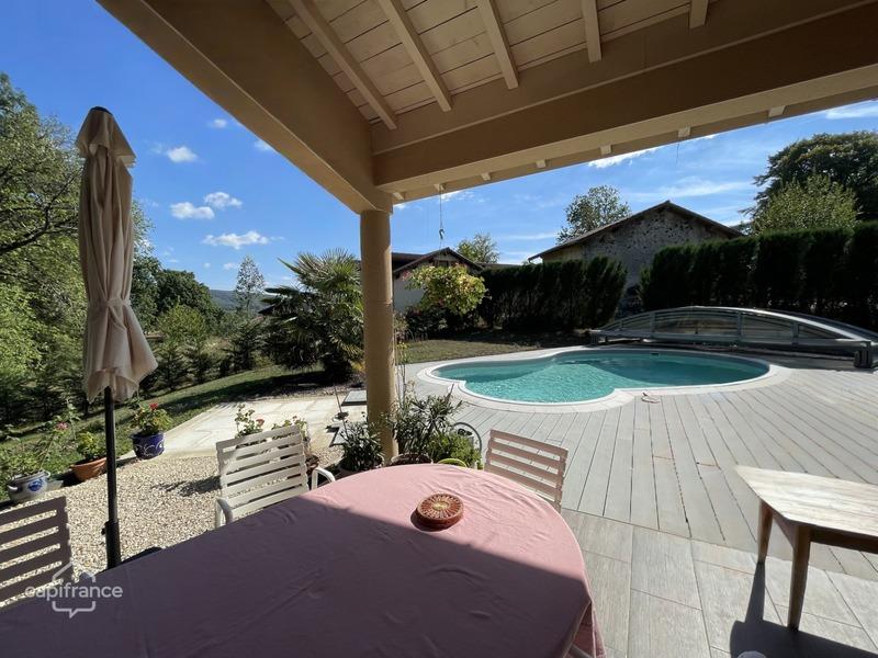 Maison - 182 m² - 7 pièces