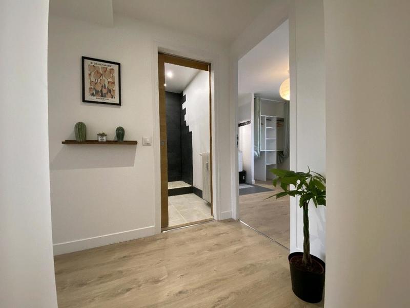 Appartement - 95 m² - 6 pièces