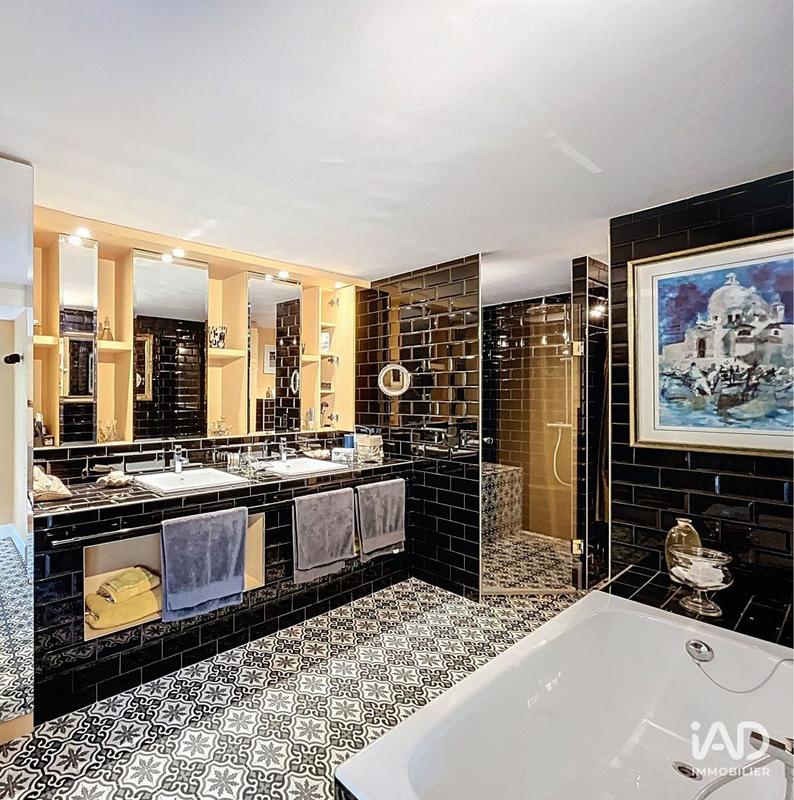 Maison - 320 m² - 9 pièces