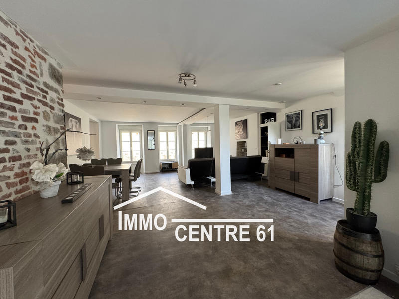 Maison - 228 m² - 8 pièces