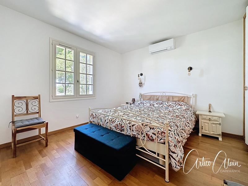 Maison - 220 m² - 7 pièces