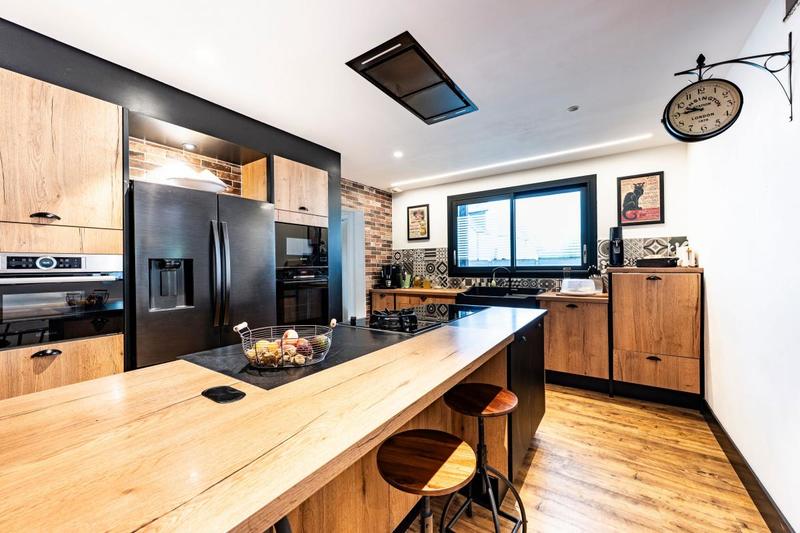 Maison - 302 m² - 7 pièces