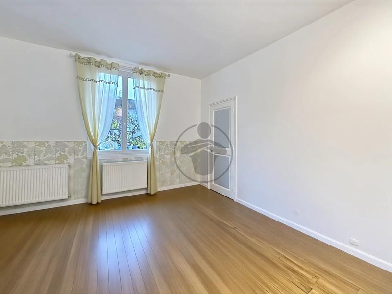 Maison - 92 m² - 5 pièces