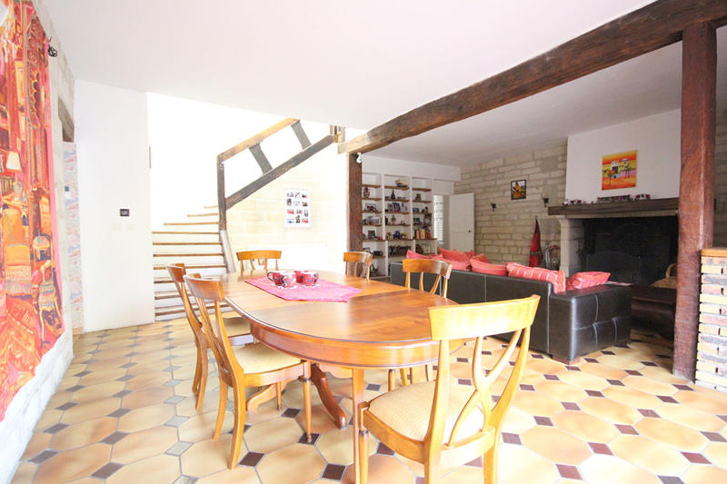 Maison - 370 m² - 11 pièces