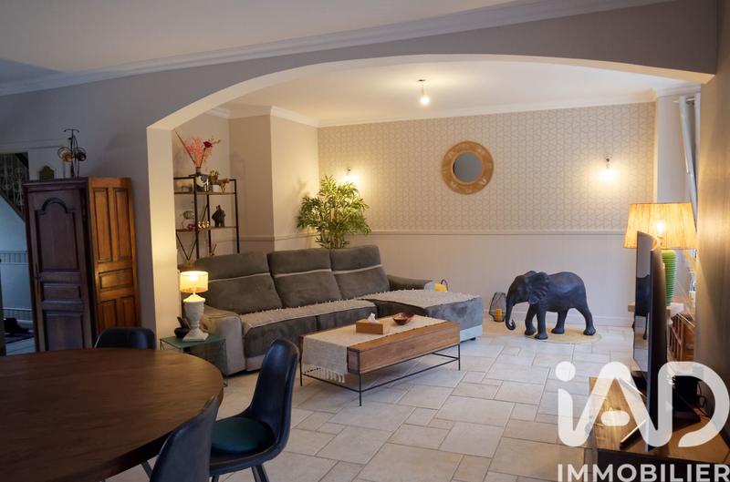 Maison - 202 m² - 9 pièces