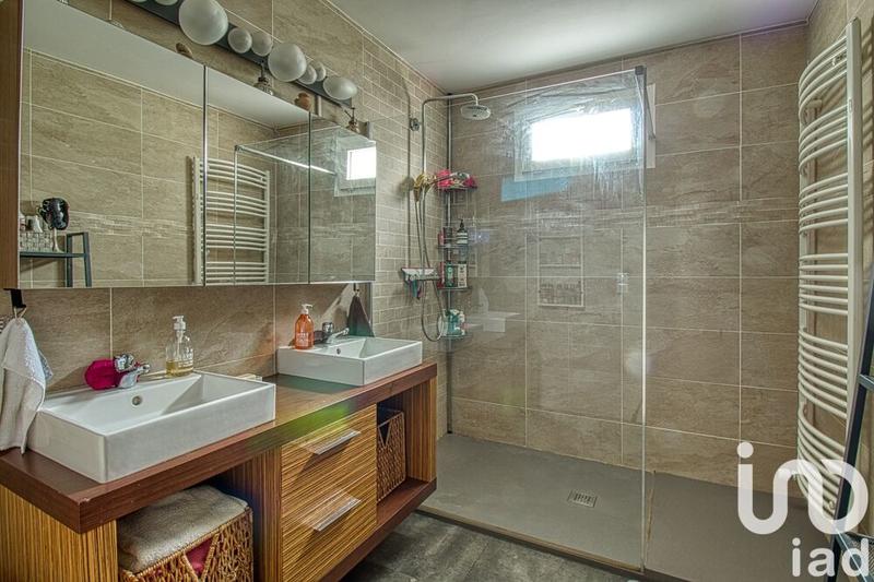 Maison - 218 m² - 9 pièces