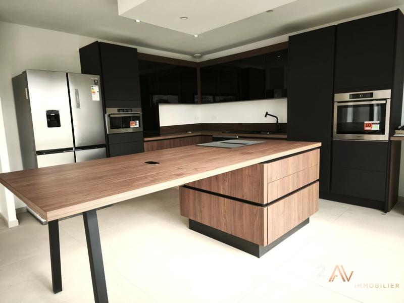 Maison - 229 m² - 5 pièces