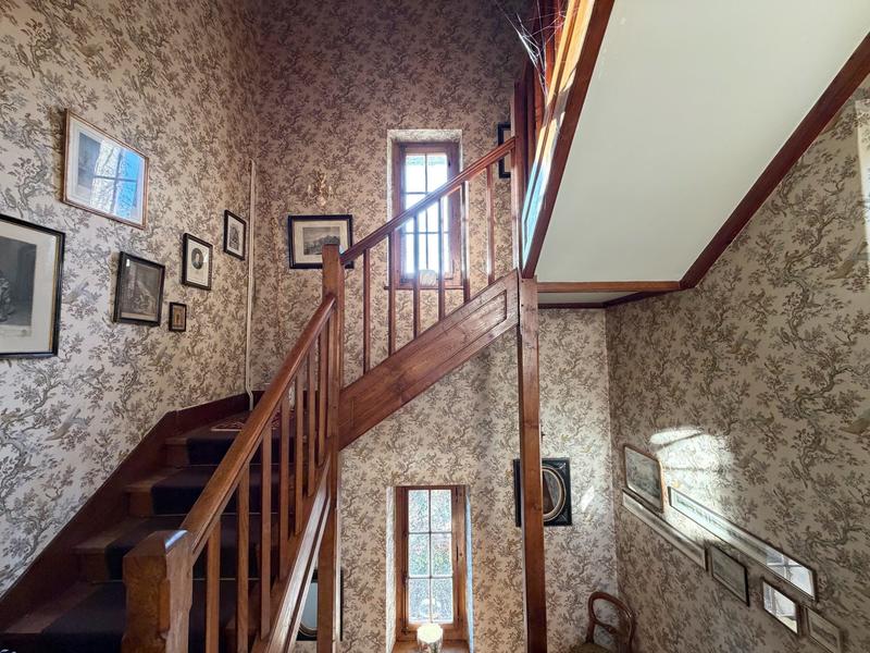 Maison - 236 m² - 8 pièces