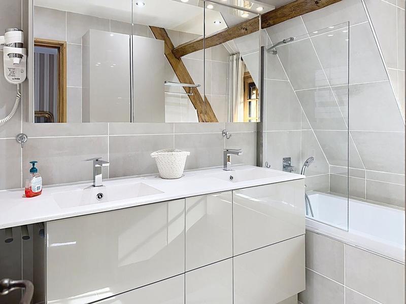 Maison - 250 m² - 8 pièces