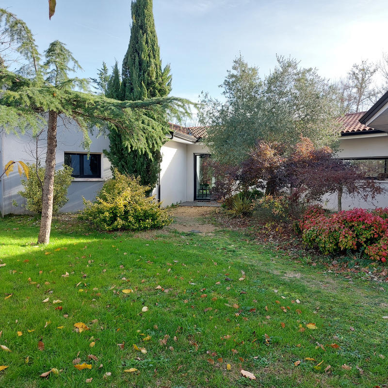 Maison - 216 m² - 7 pièces