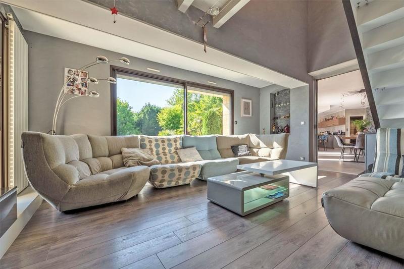 Maison - 340 m² - 11 pièces