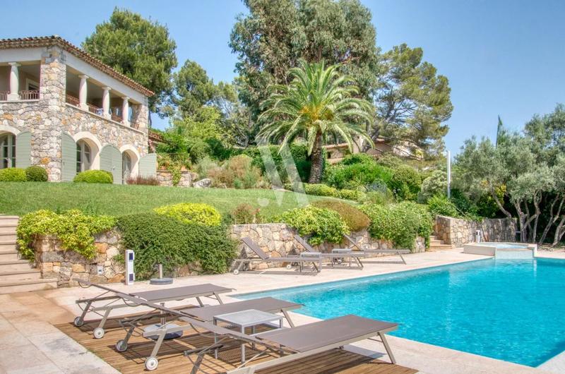 Propriété - 230 m² - 6 pièces