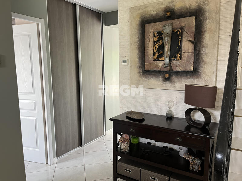 Maison - 215 m² - 8 pièces