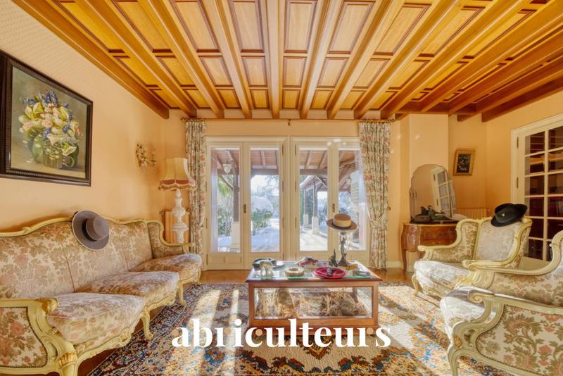 Maison ancienne - 600 m² - 11 pièces