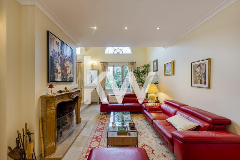 Maison - 218 m² - 7 pièces