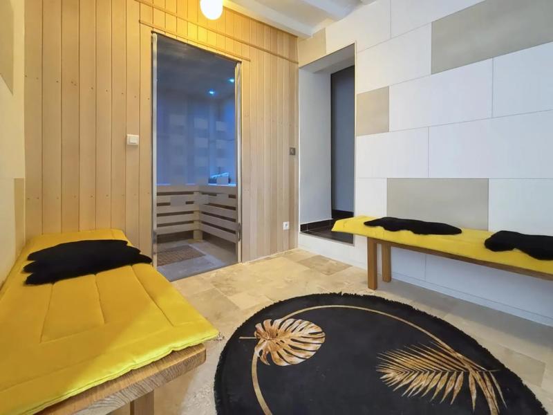 Maison - 241 m² - 8 pièces