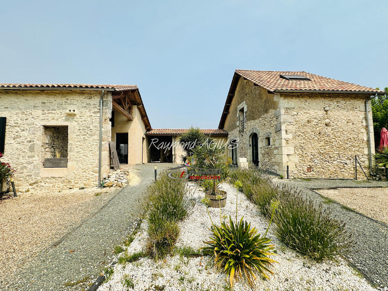 Maison - 330 m² - 14 pièces