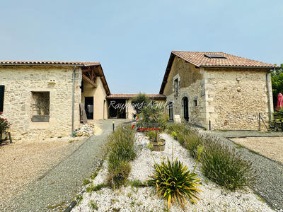 Maison - 330 m² - 14 pièces