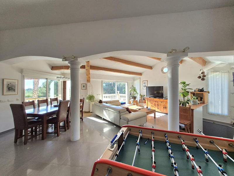 Maison - 235 m² - 7 pièces