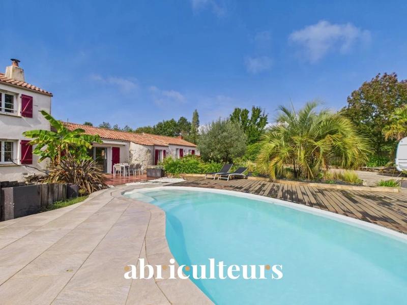 Maison ancienne - 217 m² - 8 pièces