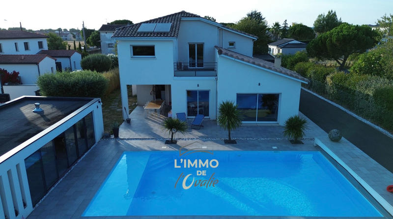 Maison - 220 m² - 7 pièces